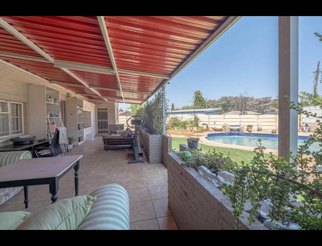 4 BEDROOM HOUSE FOR SALE IN WYCHWOOD
